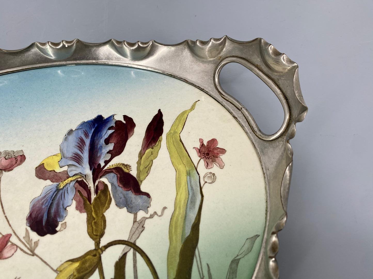 Serviertablet mit Irismotiv von Max Dannhorn, Jugendstil