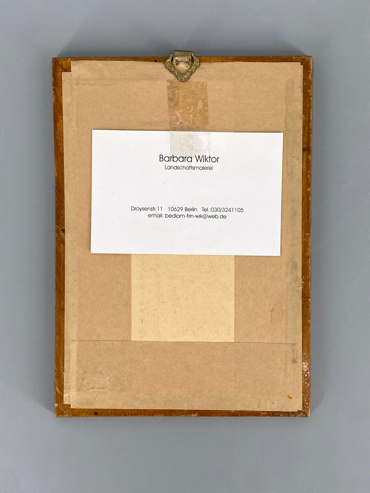 Signiertes Acrylgemälde von Barbara Wiktor in einem schönen, antiken Holzrahmen mit Perlmutt-Einlegearbeit