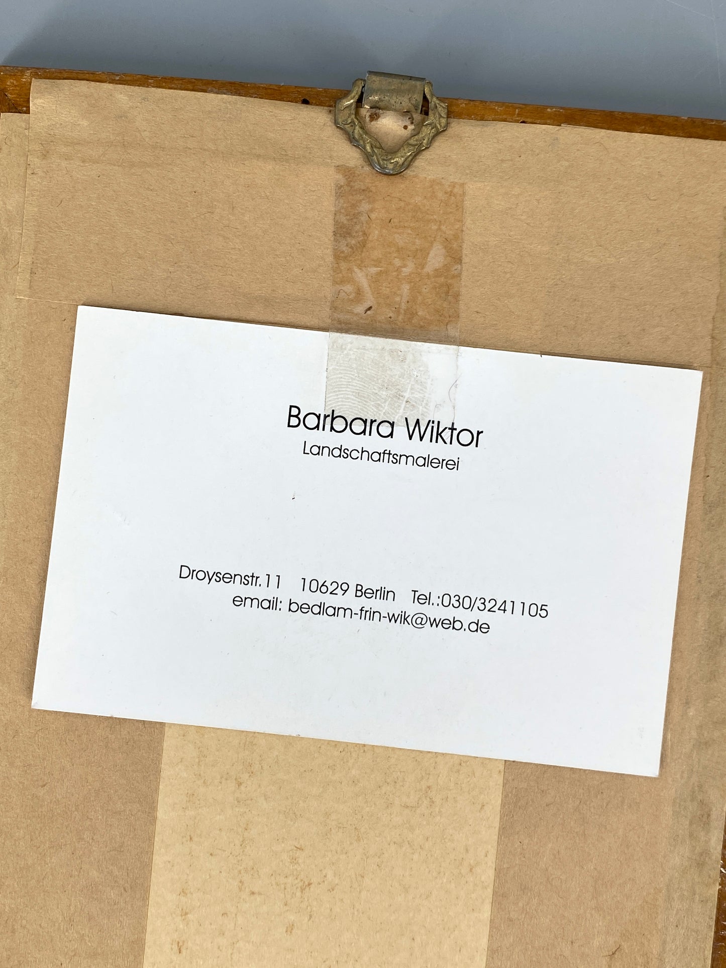 Signiertes Acrylgemälde von Barbara Wiktor in einem schönen, antiken Holzrahmen mit Perlmutt-Einlegearbeit