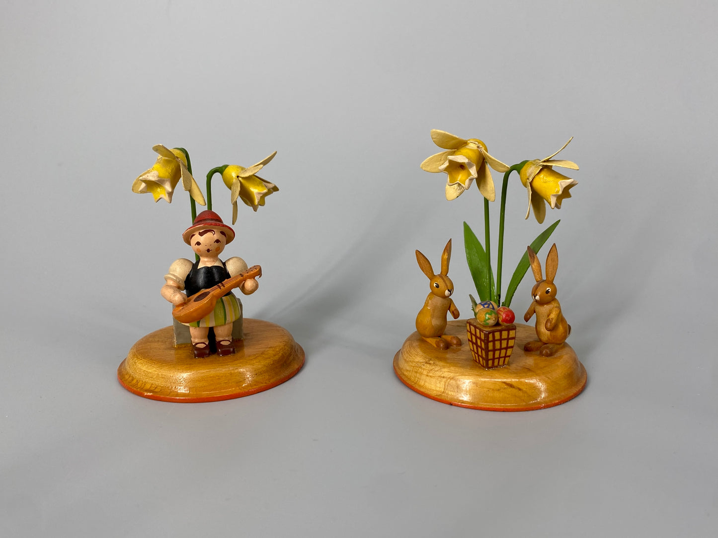 Sammlung aus Blumenkindern und weiteren Holzminiaturfiguren, Deutschland, ca. 1930-1950