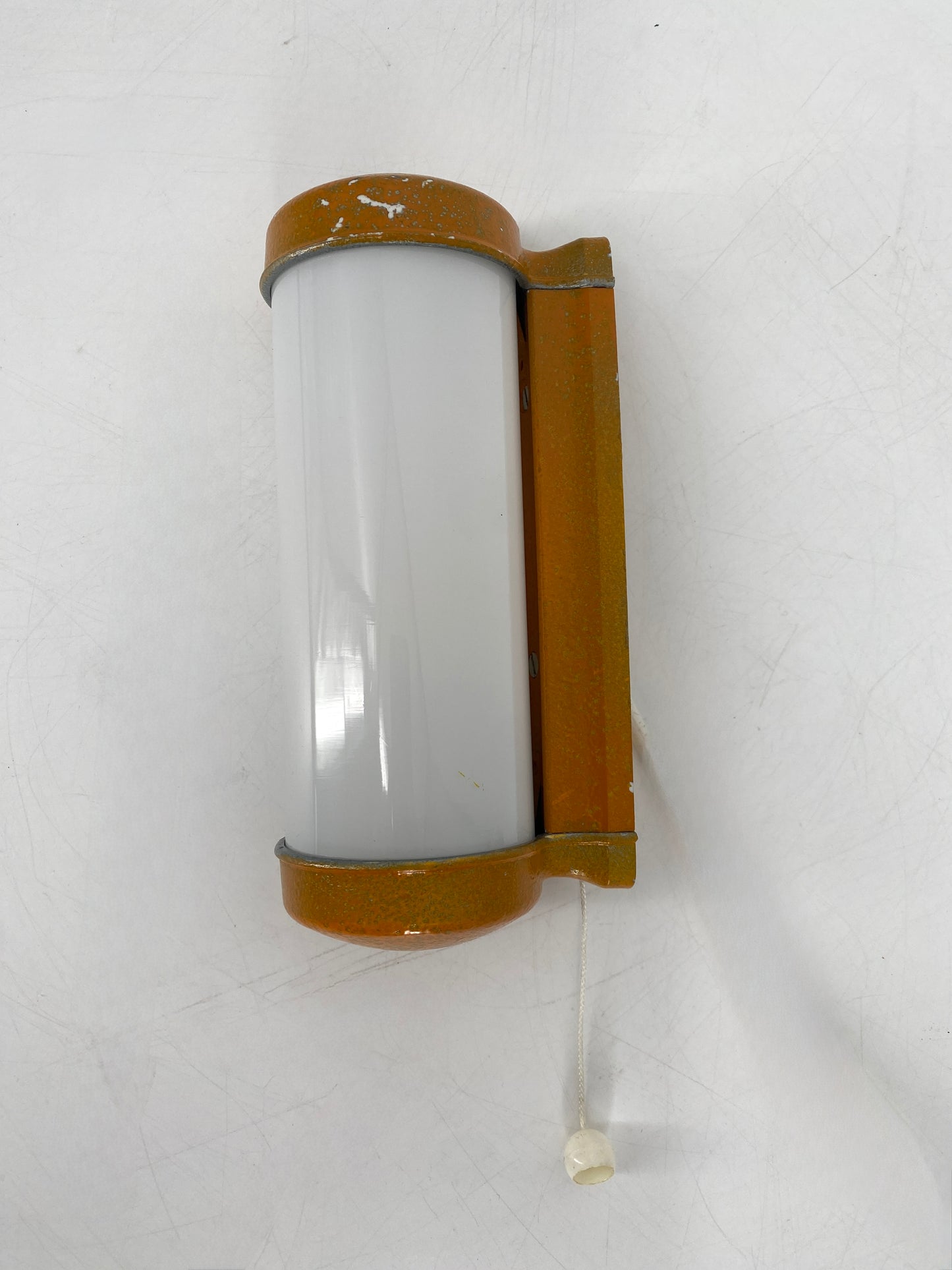 4 Wandlampen mit Zugschaltter im Industriedesign der 1960er Jahre