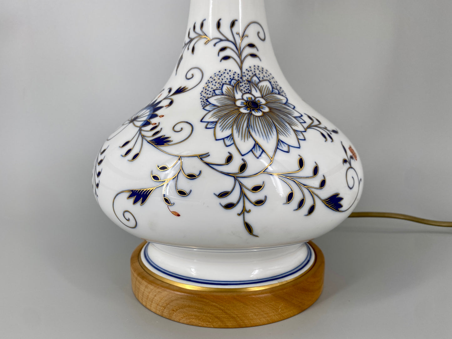 Meissen Tischlampe mit Zwiebelmuster, Deutschland, 19. Jh.