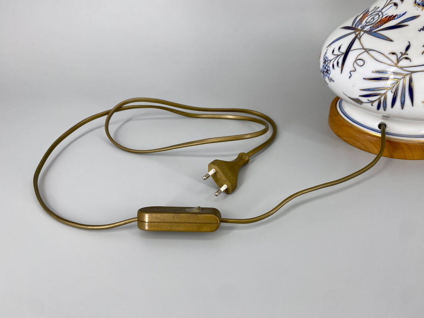 Meissen Tischlampe mit Zwiebelmuster, Deutschland, 19. Jh.