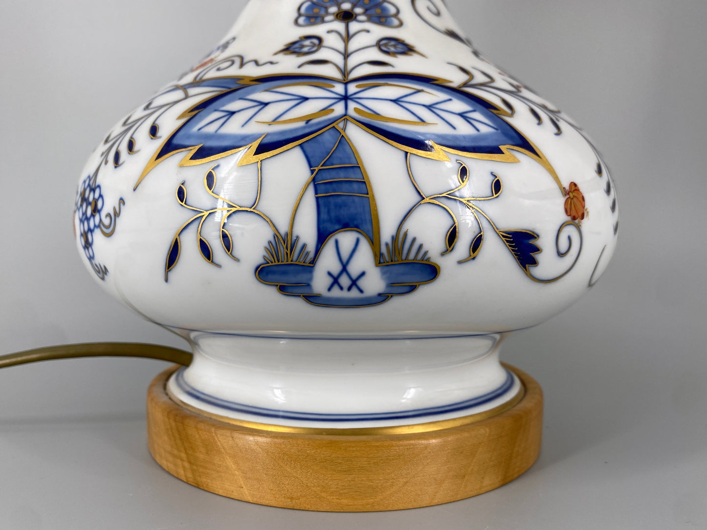 Meissen Tischlampe mit Zwiebelmuster, Deutschland, 19. Jh.