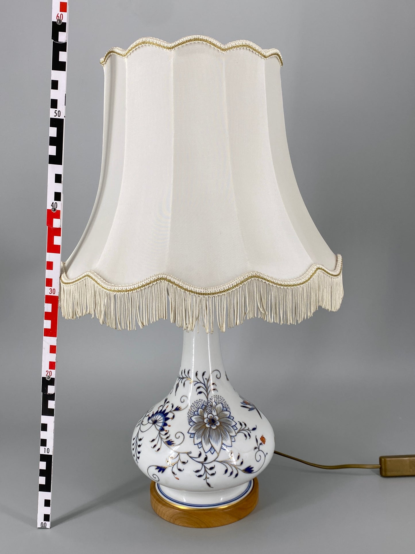 Meissen Tischlampe mit Zwiebelmuster, Deutschland, 19. Jh.