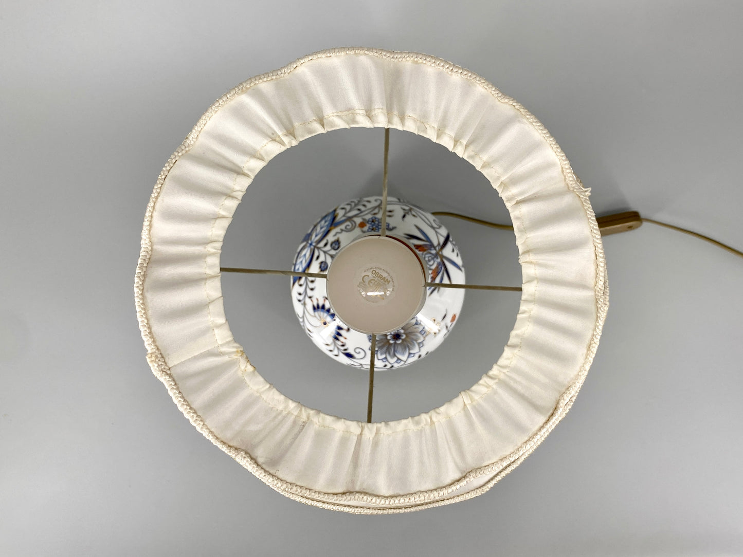 Meissen Tischlampe mit Zwiebelmuster, Deutschland, 19. Jh.