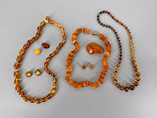 Konvolut aus vintage Bernstein Schmuck