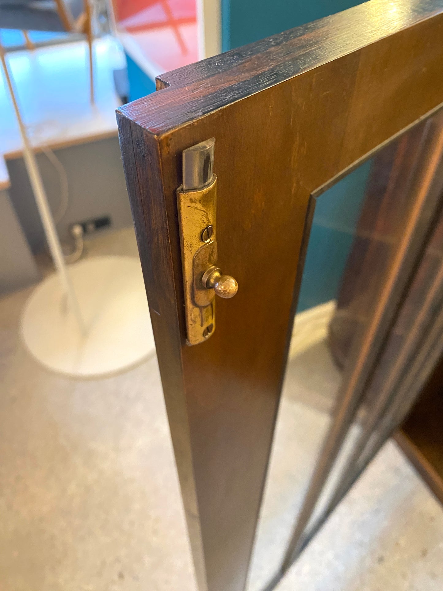 Art Deco Schreibtisch und Vitrine mit Makassarfurnier