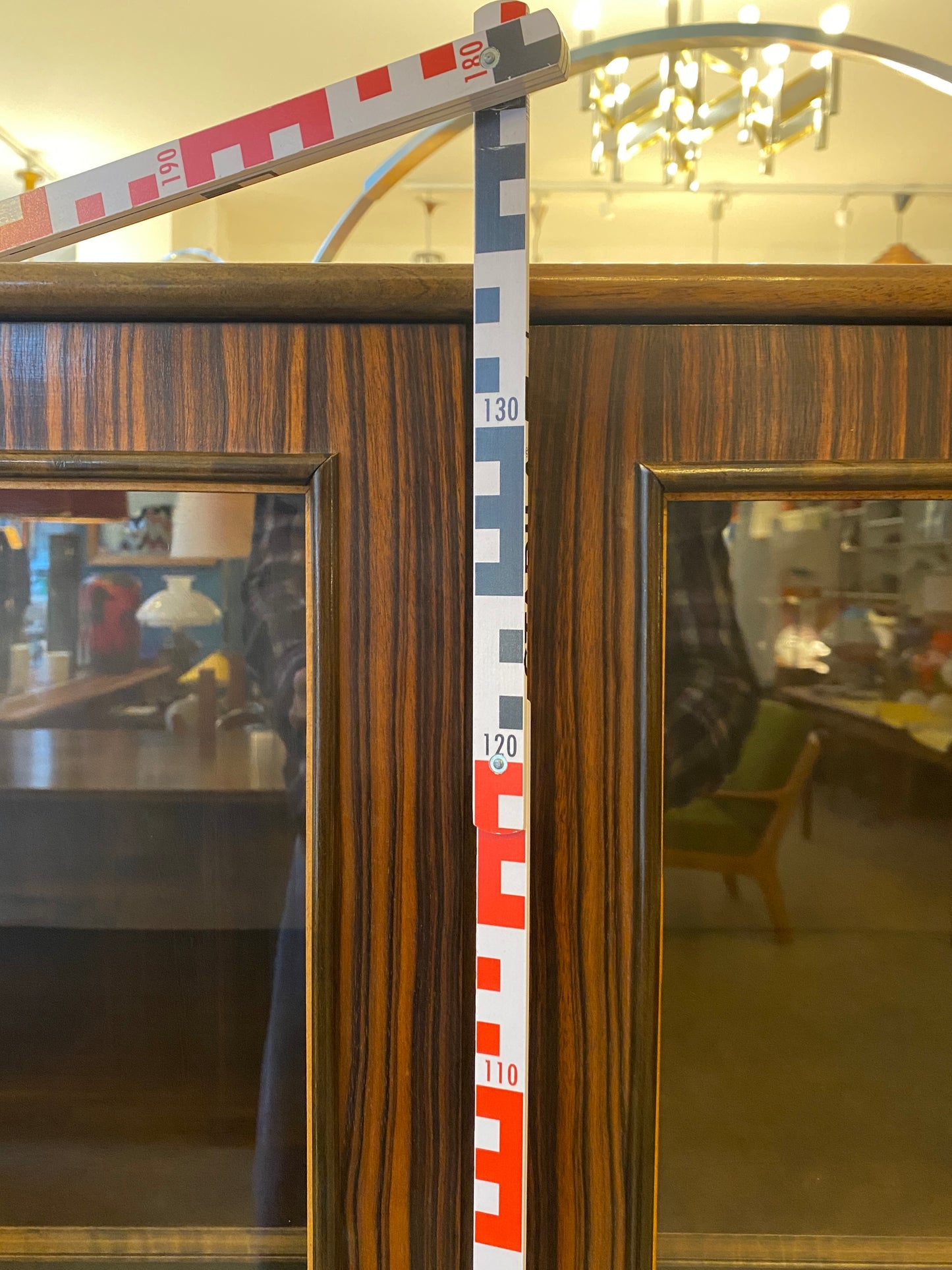 Art Deco Schreibtisch und Vitrine mit Makassarfurnier