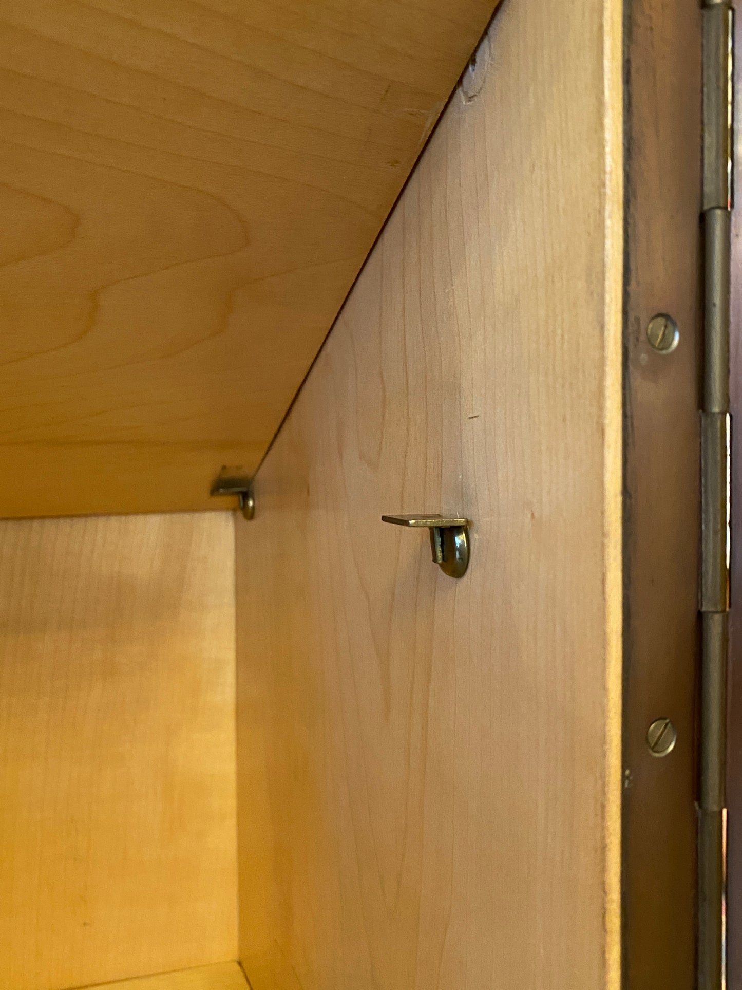 Art Deco Schreibtisch und Vitrine mit Makassarfurnier