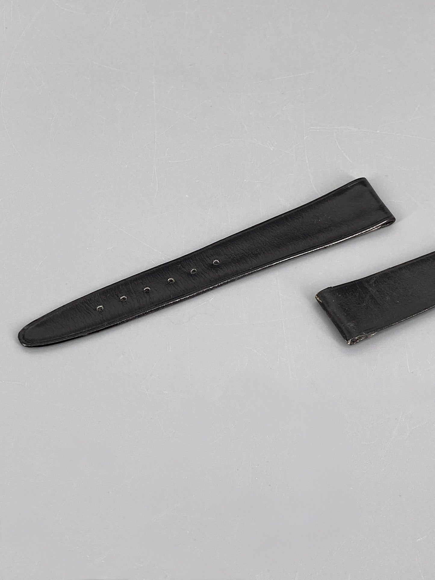 Armband von Tissot aus schwarzem Leder, Schweiz, 80er