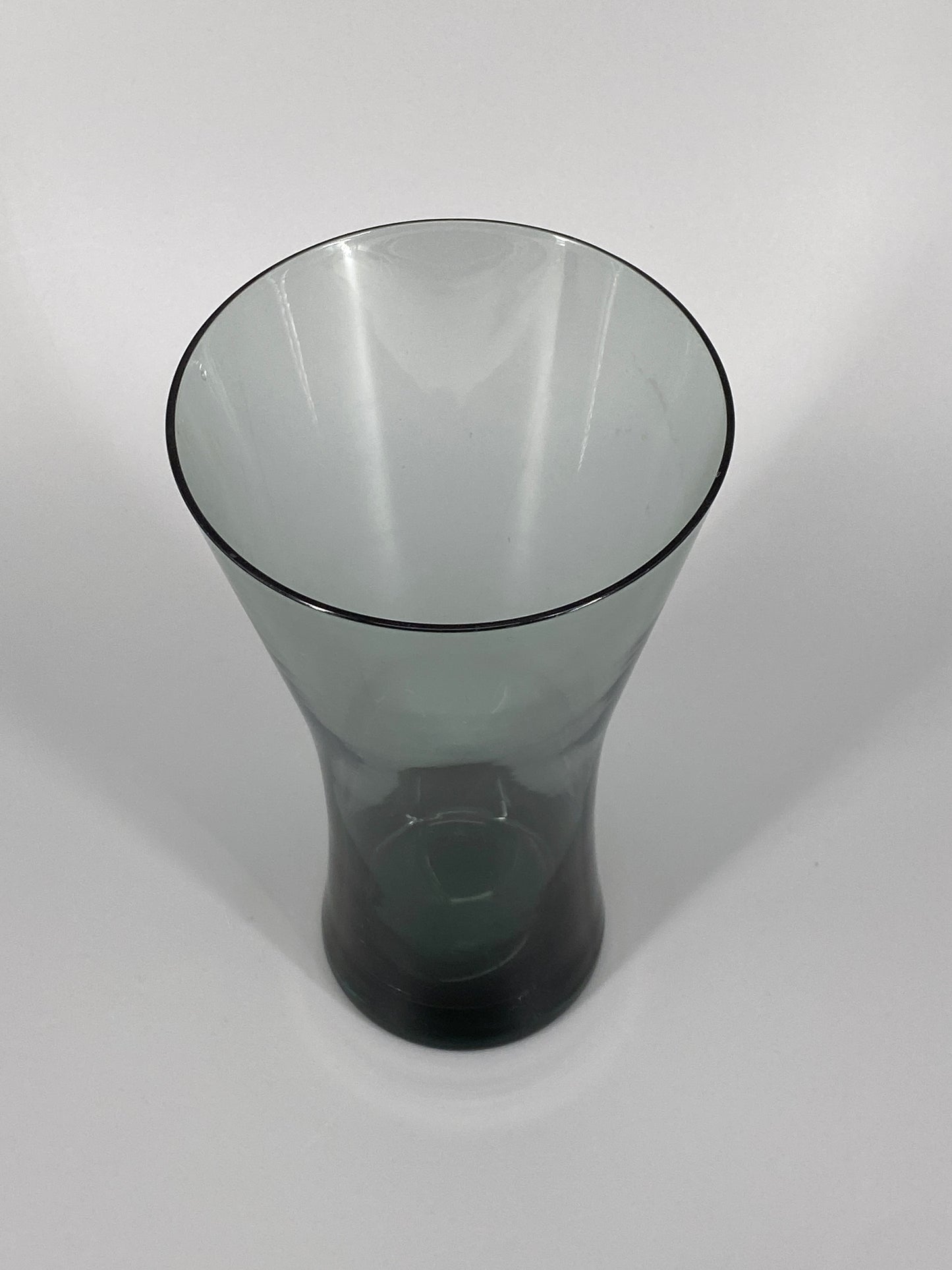 Turmalinfarbene Glas Vase von Wilhelm Wagenfeld für WMF, 1950er
