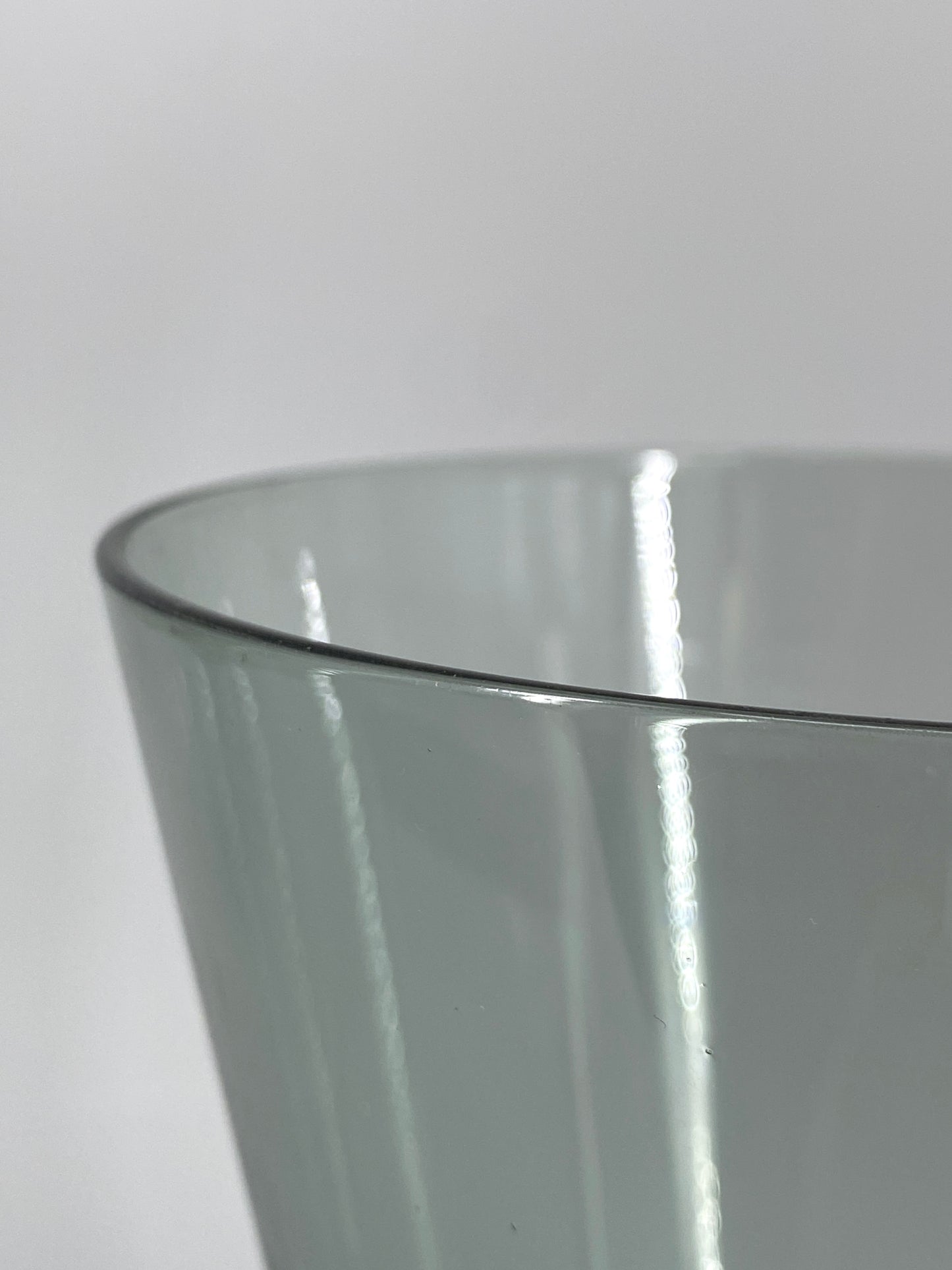Turmalinfarbene Glas Vase von Wilhelm Wagenfeld für WMF, 1950er