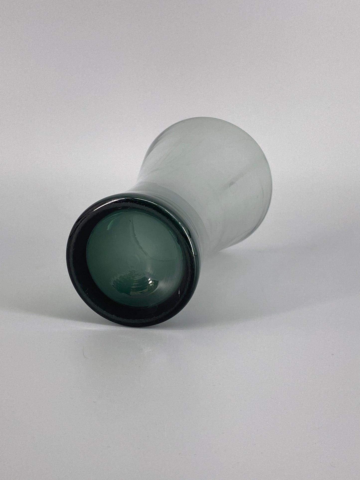 Turmalinfarbene Glas Vase von Wilhelm Wagenfeld für WMF, 1950er