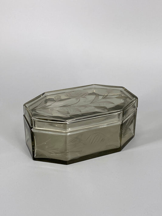 antike, geschliffene Art Deco Schatulle aus Rauchglas mit Rosen