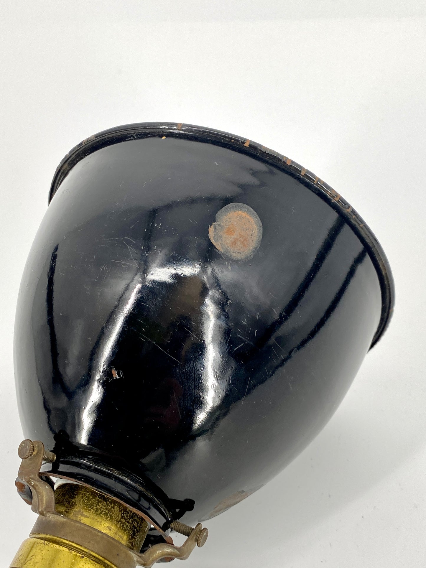 Bauhaus Decken- oder Wandlampe aus Emaille mit Keramiksockel