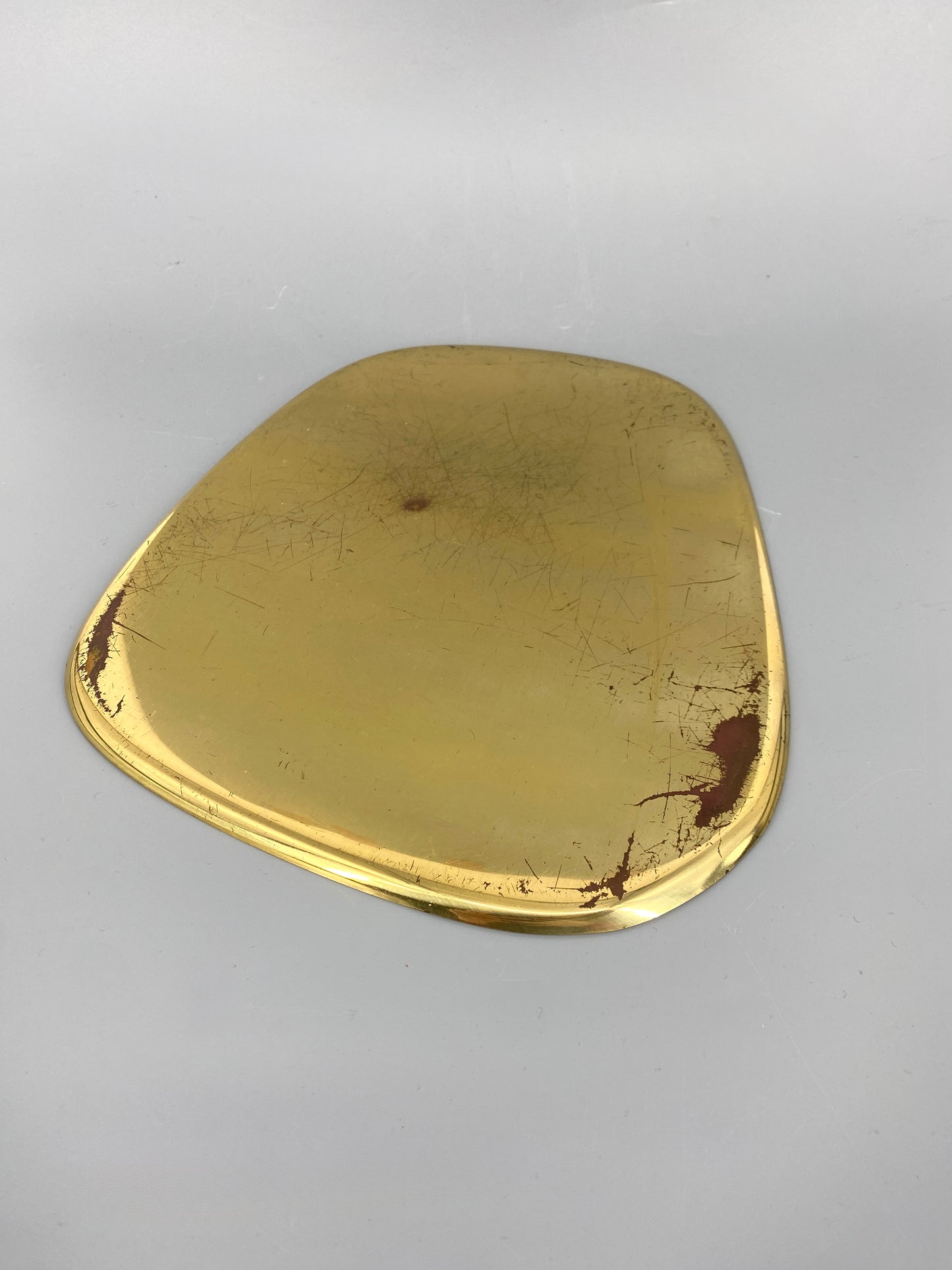 Dekoratives Tablett aus Messing