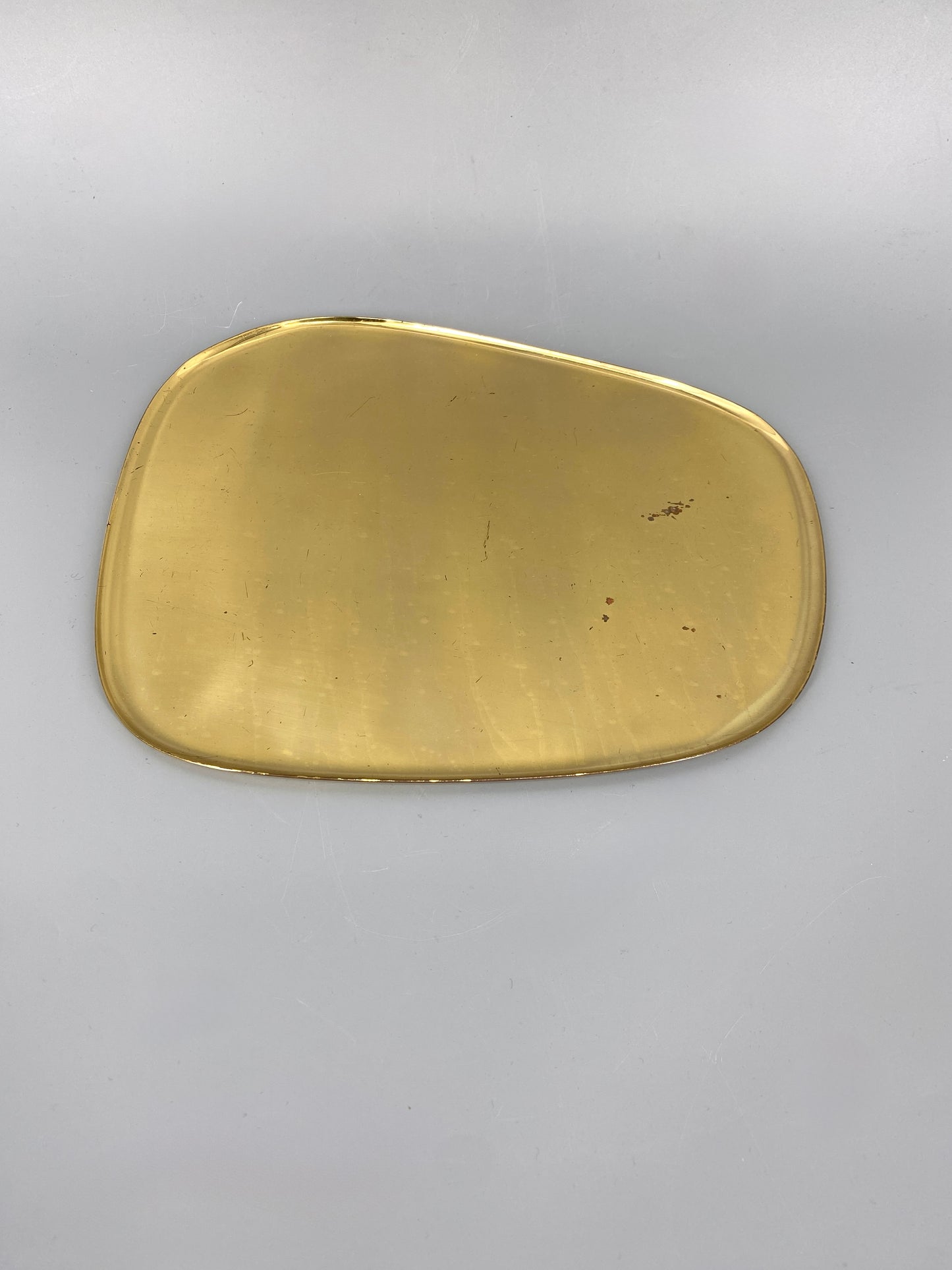 Dekoratives Tablett aus Messing