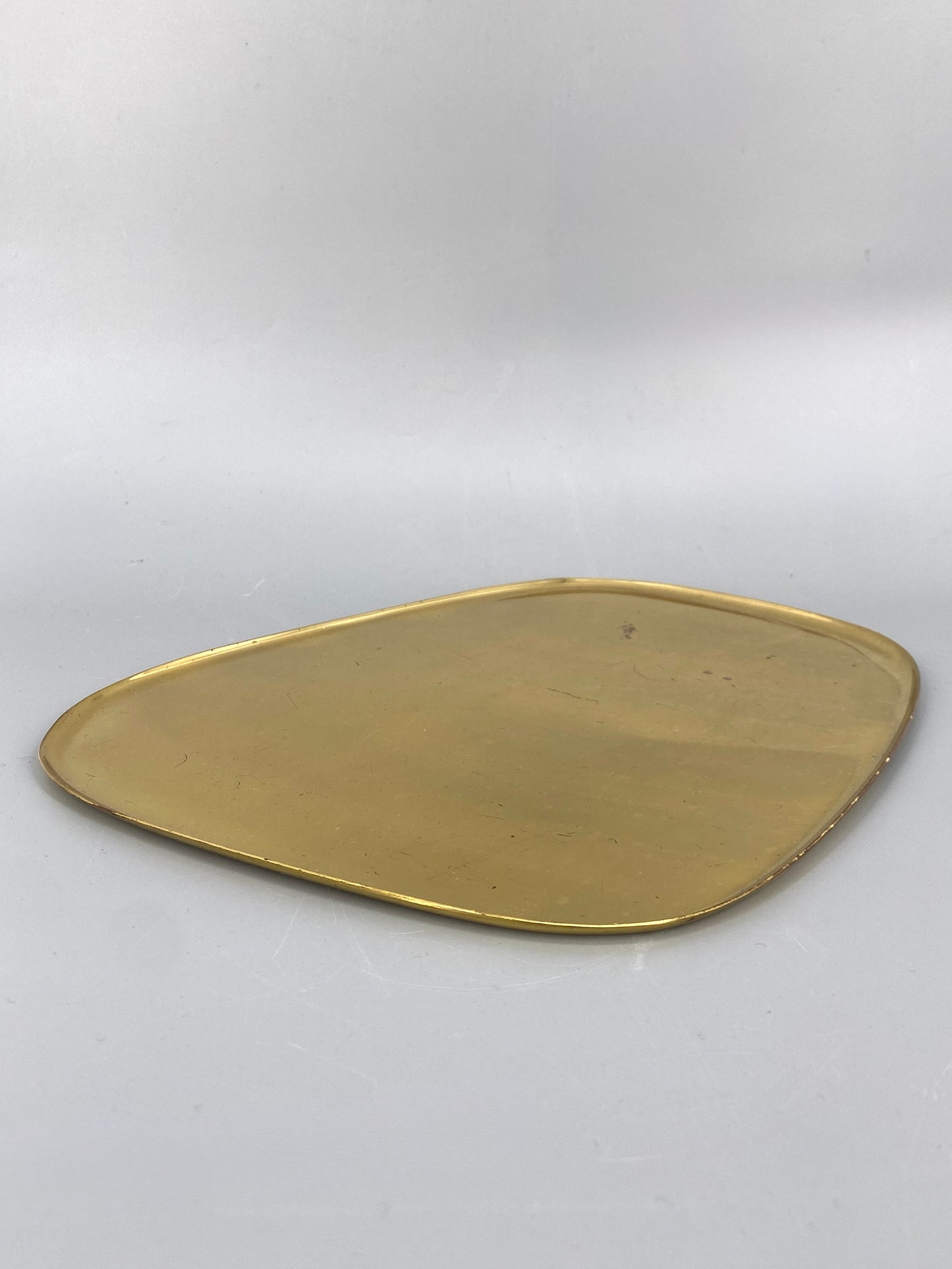 Dekoratives Tablett aus Messing