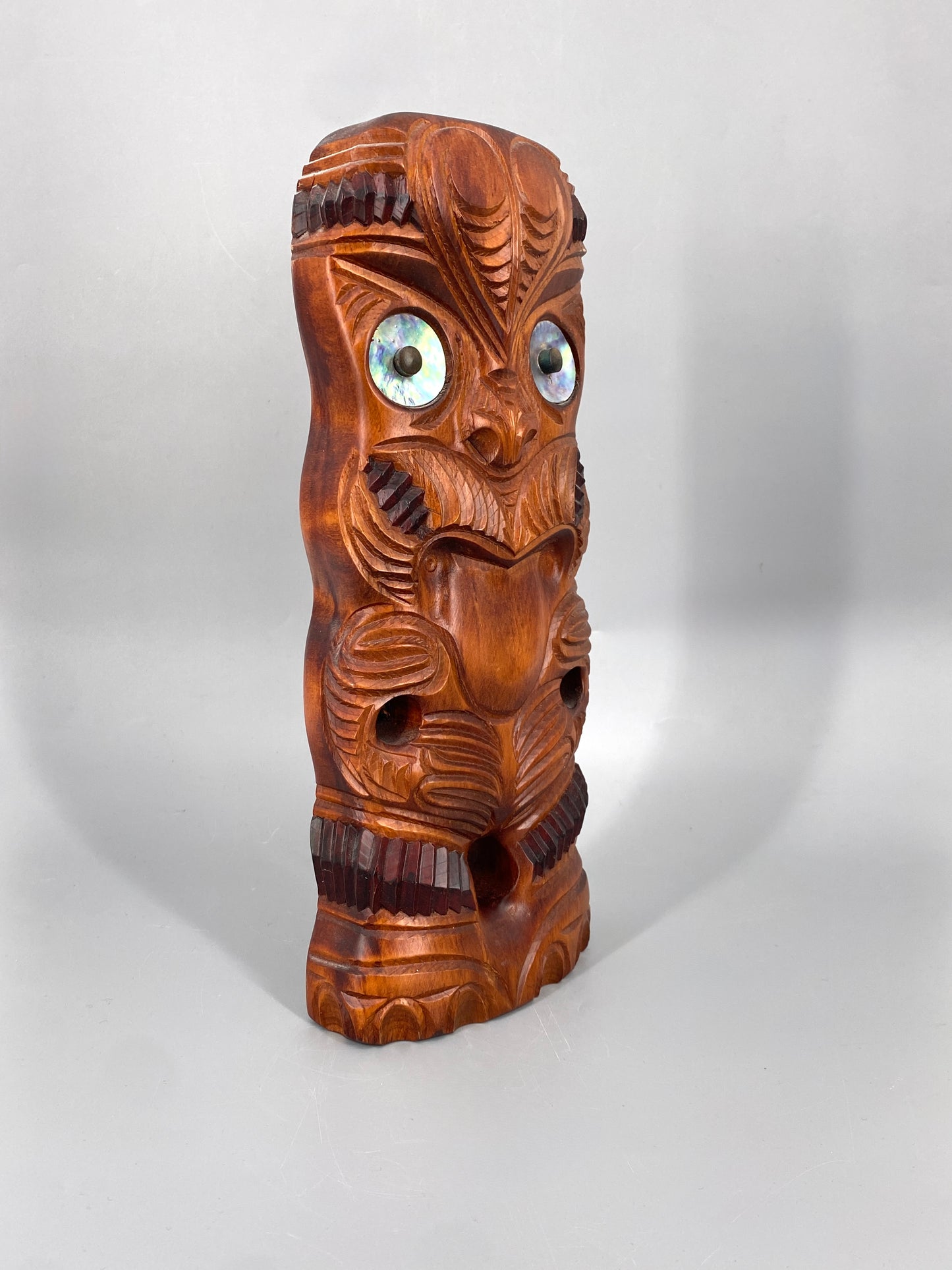 Teko Teko Schnitz-Figur aus Matai Holz, Neuseeland