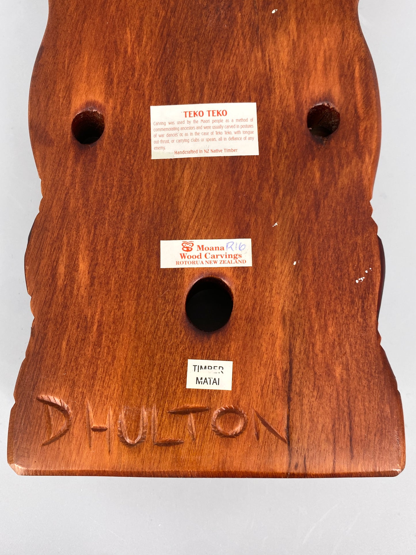 Teko Teko Schnitz-Figur aus Matai Holz, Neuseeland