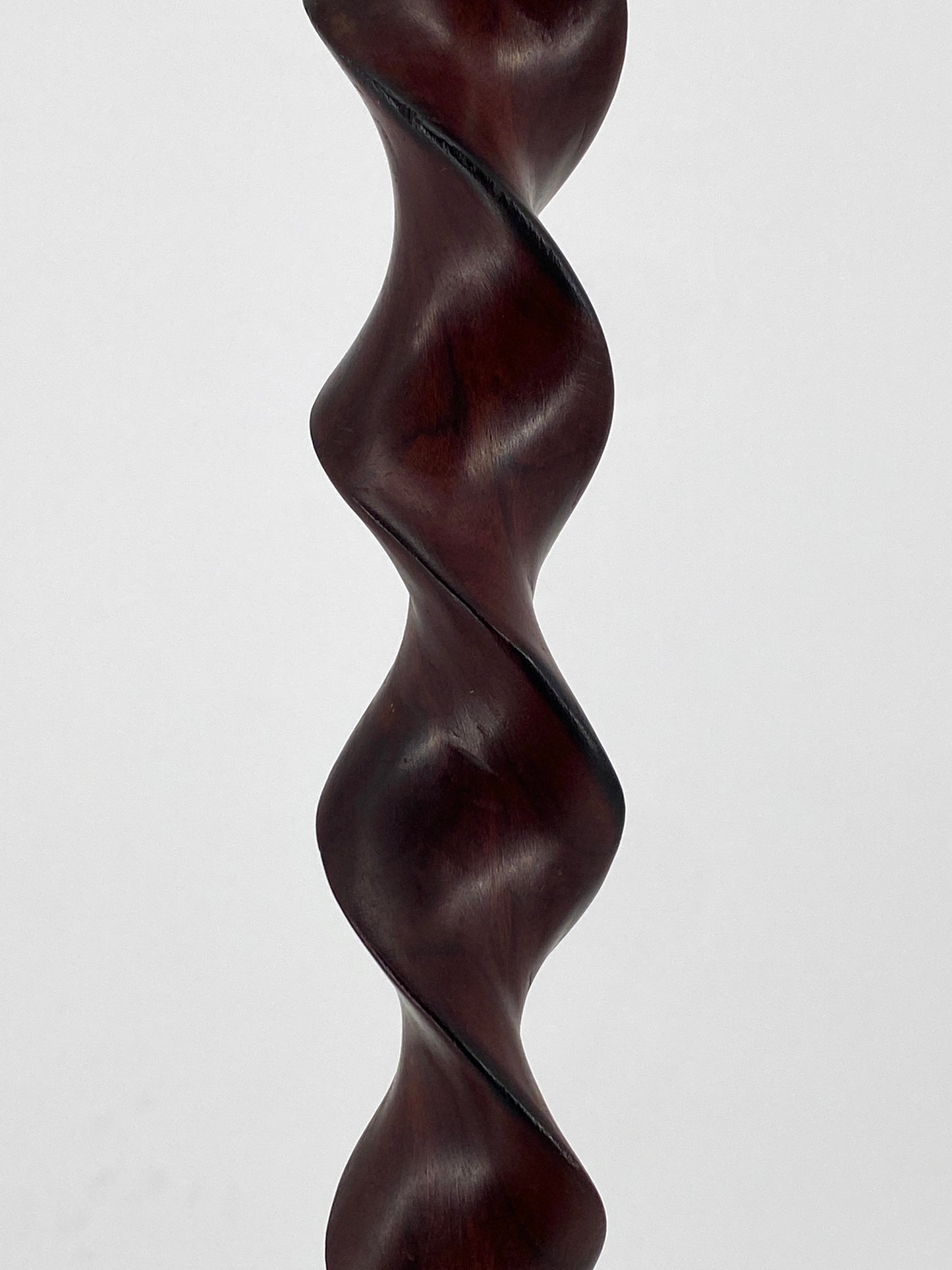 Gehstock aus Edelholz, mit gedrechselten Details