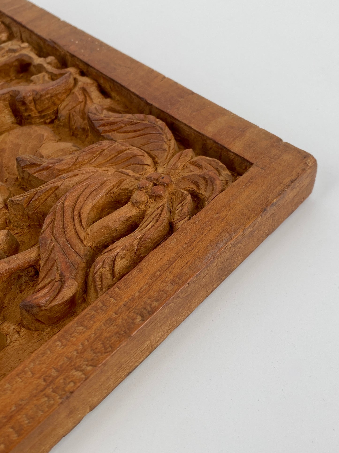 Handgefertigtes Holzrelief aus Teak, Thailand