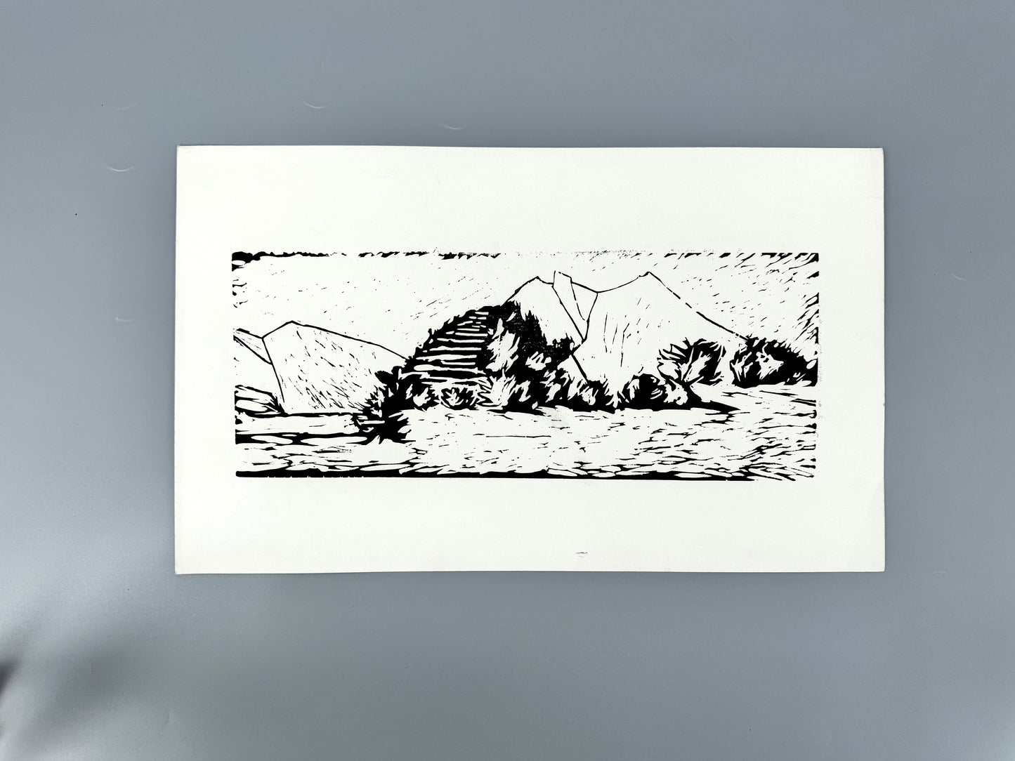 Wüstenlandschaft, mystisch. Linolschnitt