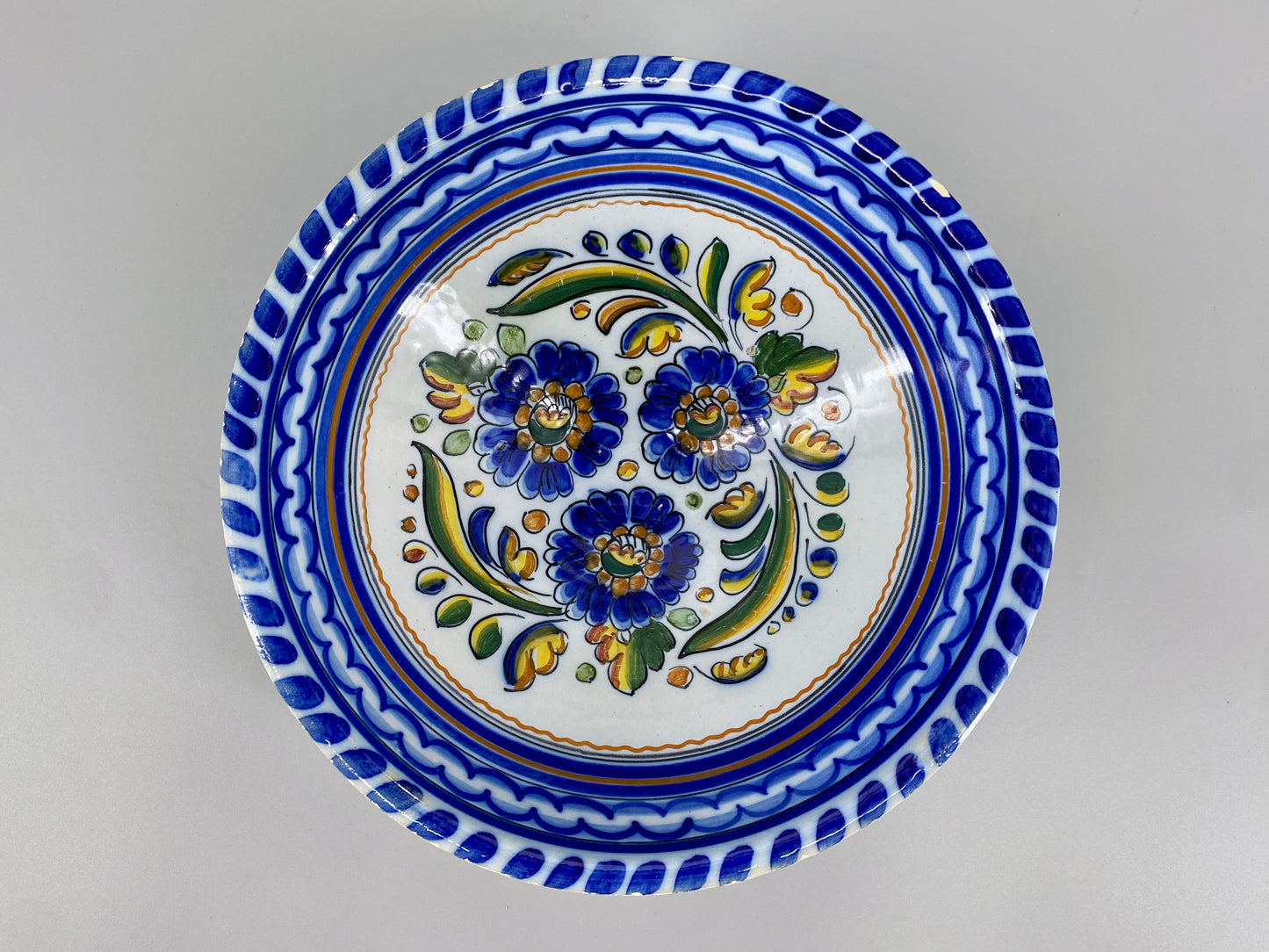 Handbemalte Majolika Wandteller, Spanien & Italien, 19. Jhd.