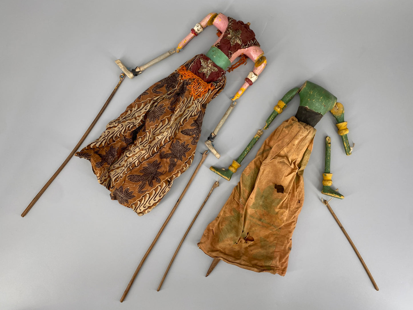 2 Wayang Golek Marionetten, Indonesien, frühes 19. Jhd.