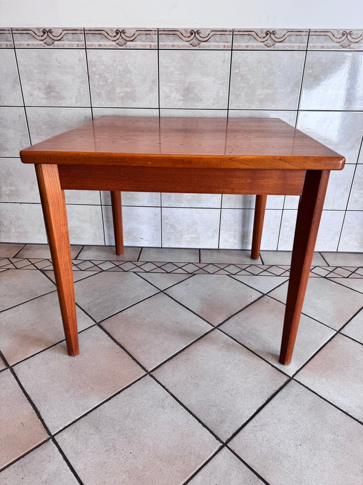 KLEINE TEAK ESSTISCH, QUADRATISCH MIT HOLLÄNDER AUSZUG