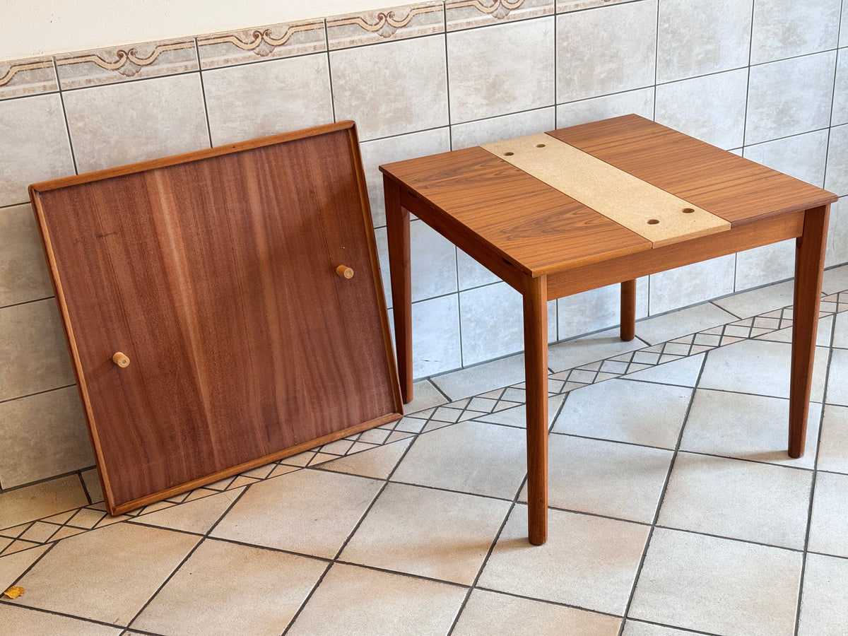 KLEINE TEAK ESSTISCH, QUADRATISCH MIT HOLLÄNDER AUSZUG