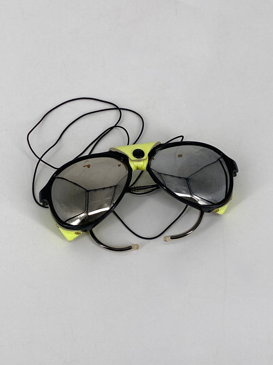 Gletscherbrille von Polaroid mit Lederklappen