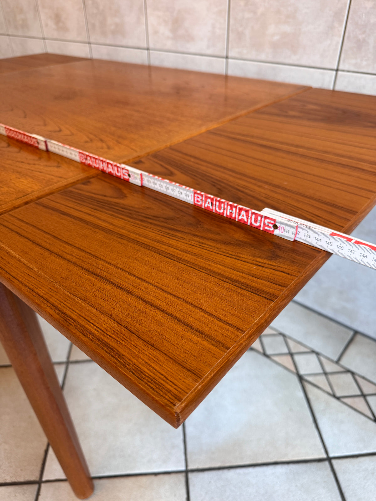 KLEINE TEAK ESSTISCH, QUADRATISCH MIT HOLLÄNDER AUSZUG