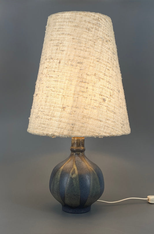 Tischlampe "7713" von Karlsruher Keramik mit originalem Stoffschirm, 50/60er