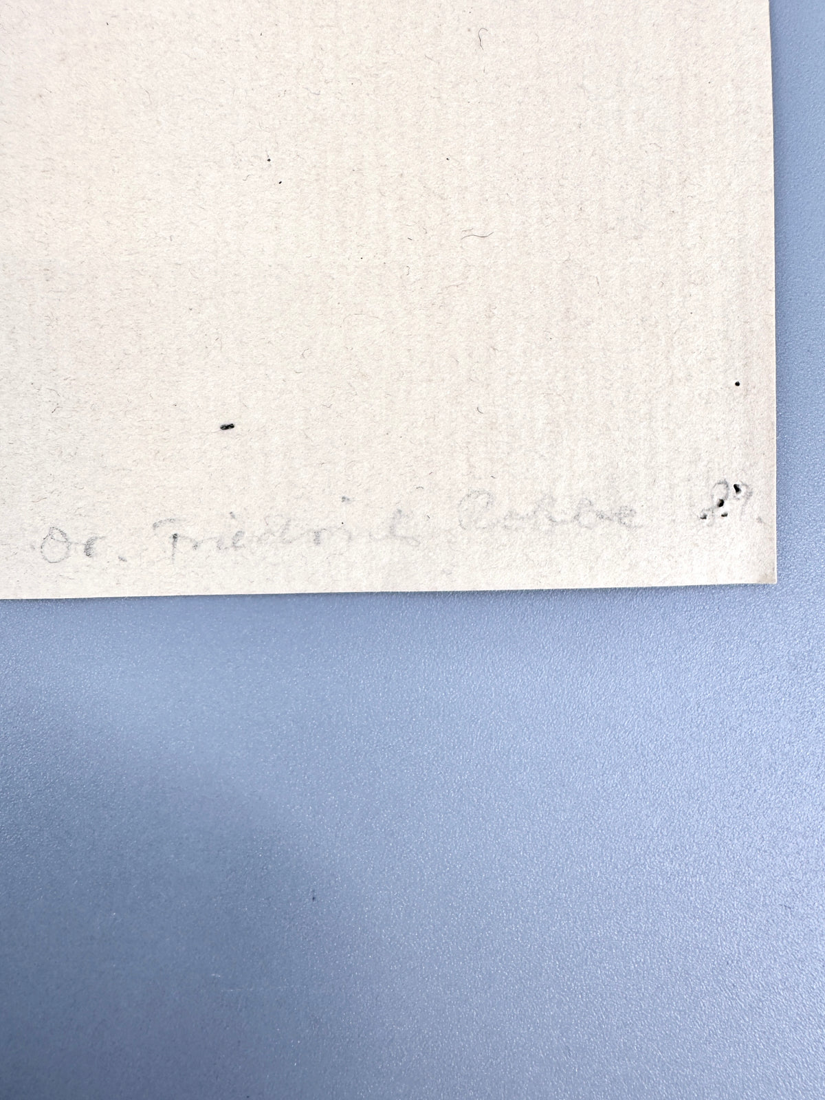 Kunstdruck Kohlezeichnung, Sitzender Knabe.