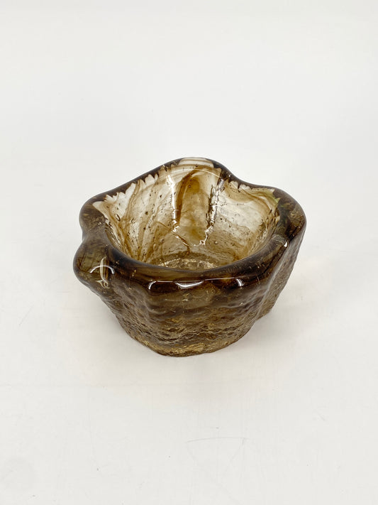 Handgemachte Glasschale aus dickem Glas mit Farbverlauf und strukturierter Oberfläche