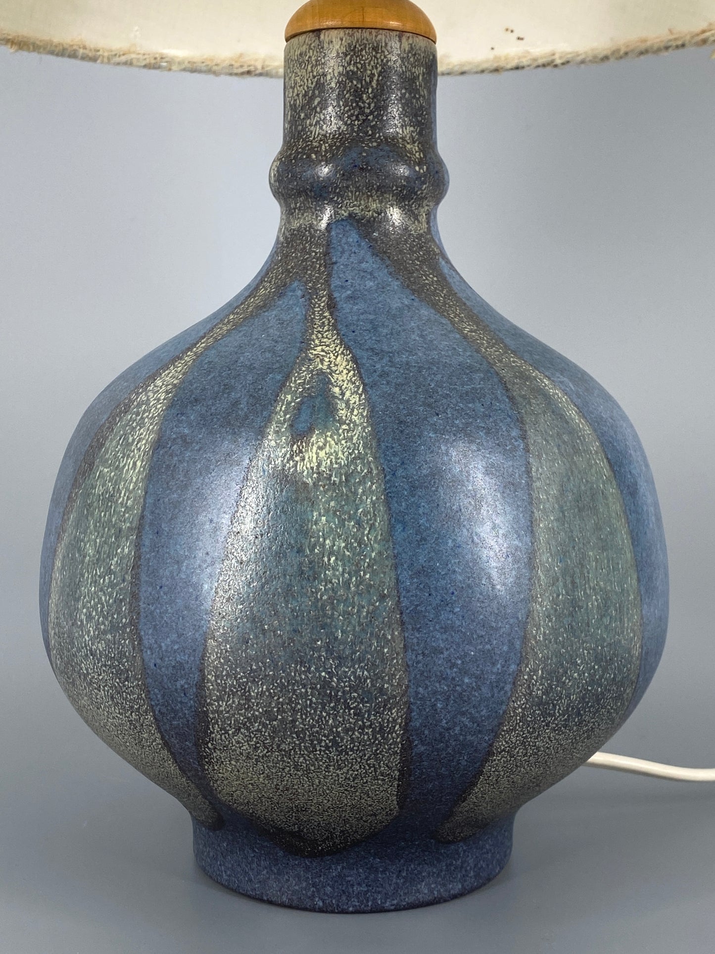 Tischlampe "7713" von Karlsruher Keramik mit originalem Stoffschirm, 50/60er