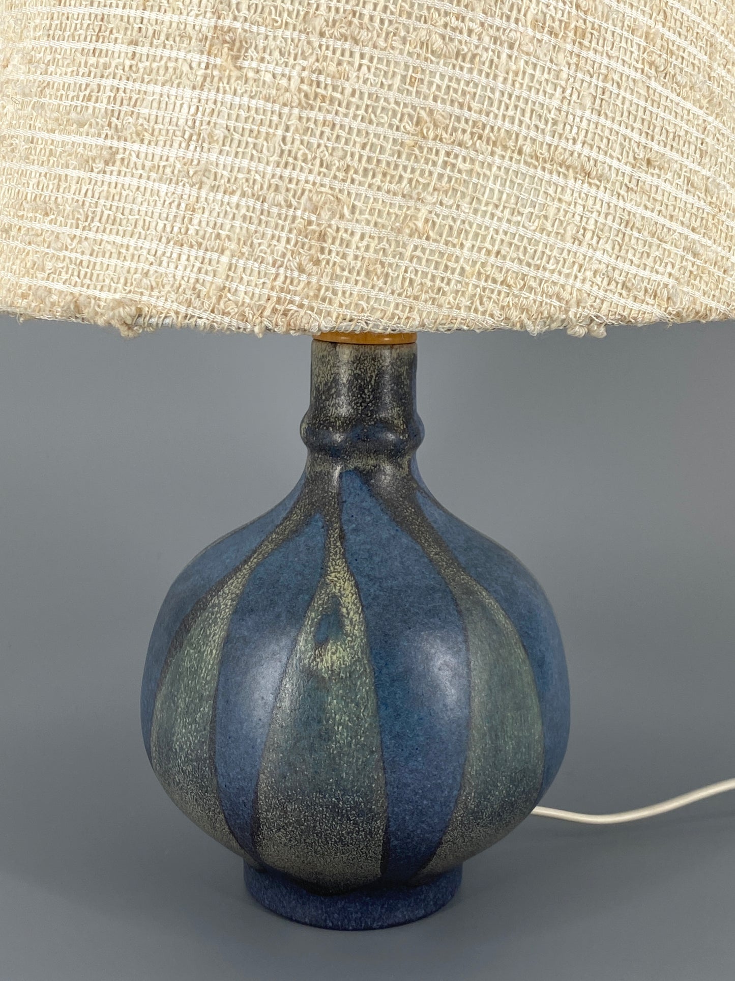 Tischlampe "7713" von Karlsruher Keramik mit originalem Stoffschirm, 50/60er