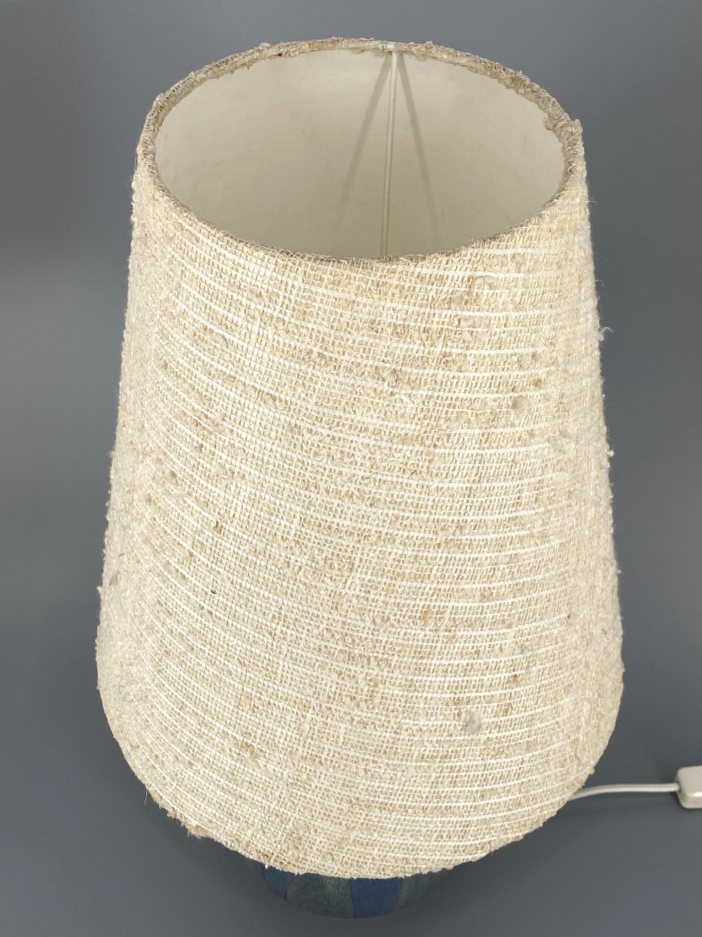 Tischlampe "7713" von Karlsruher Keramik mit originalem Stoffschirm, 50/60er