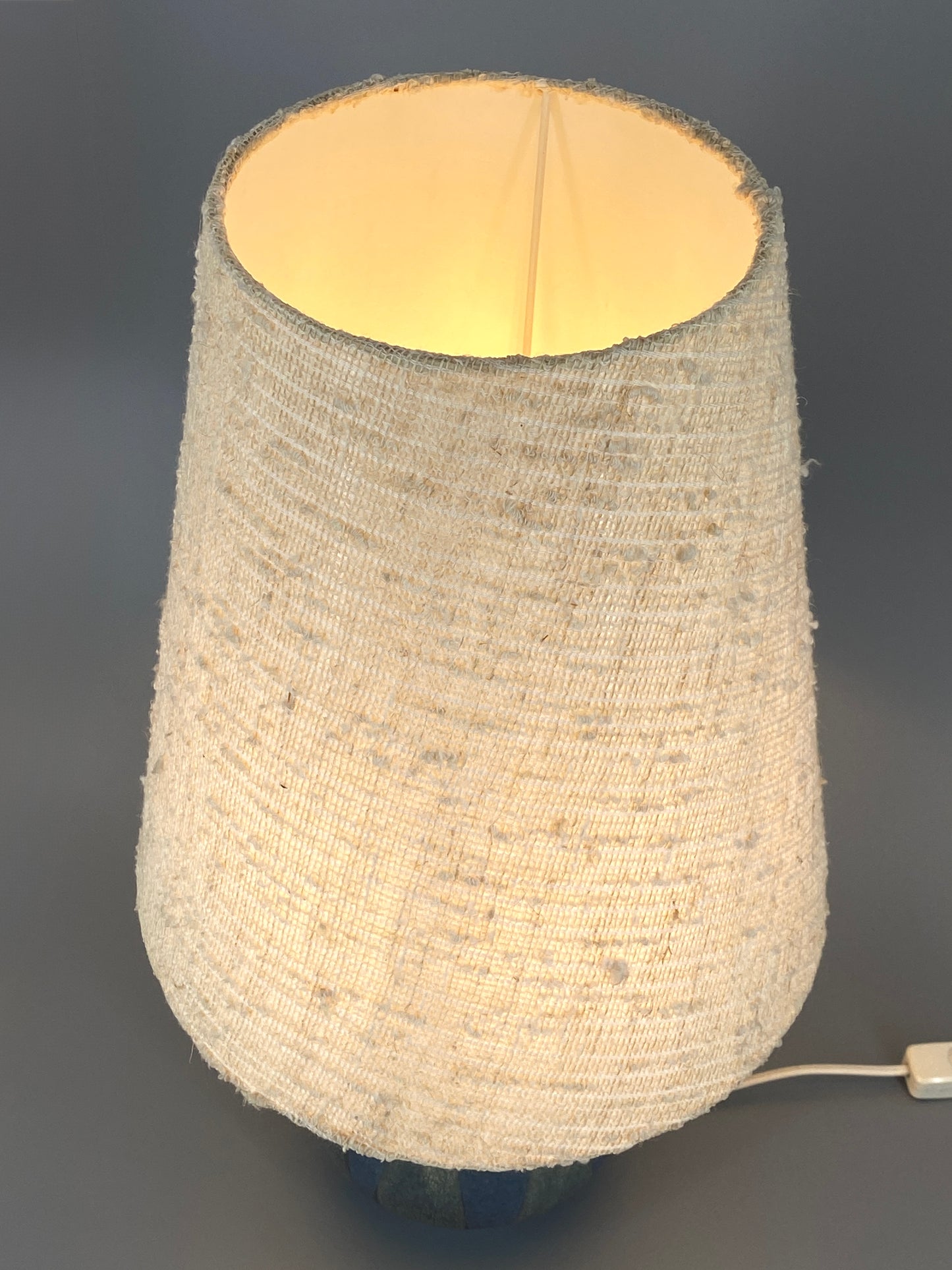 Tischlampe "7713" von Karlsruher Keramik mit originalem Stoffschirm, 50/60er