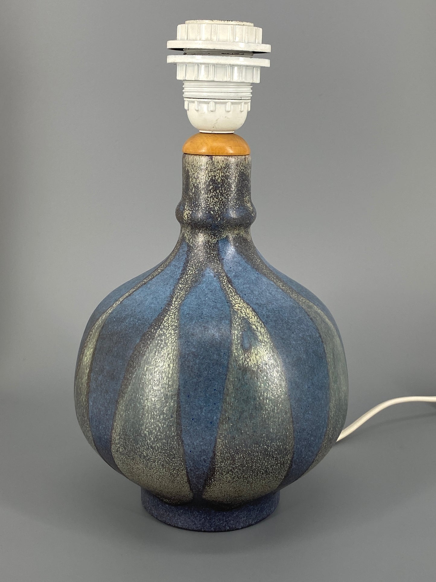 Tischlampe "7713" von Karlsruher Keramik mit originalem Stoffschirm, 50/60er