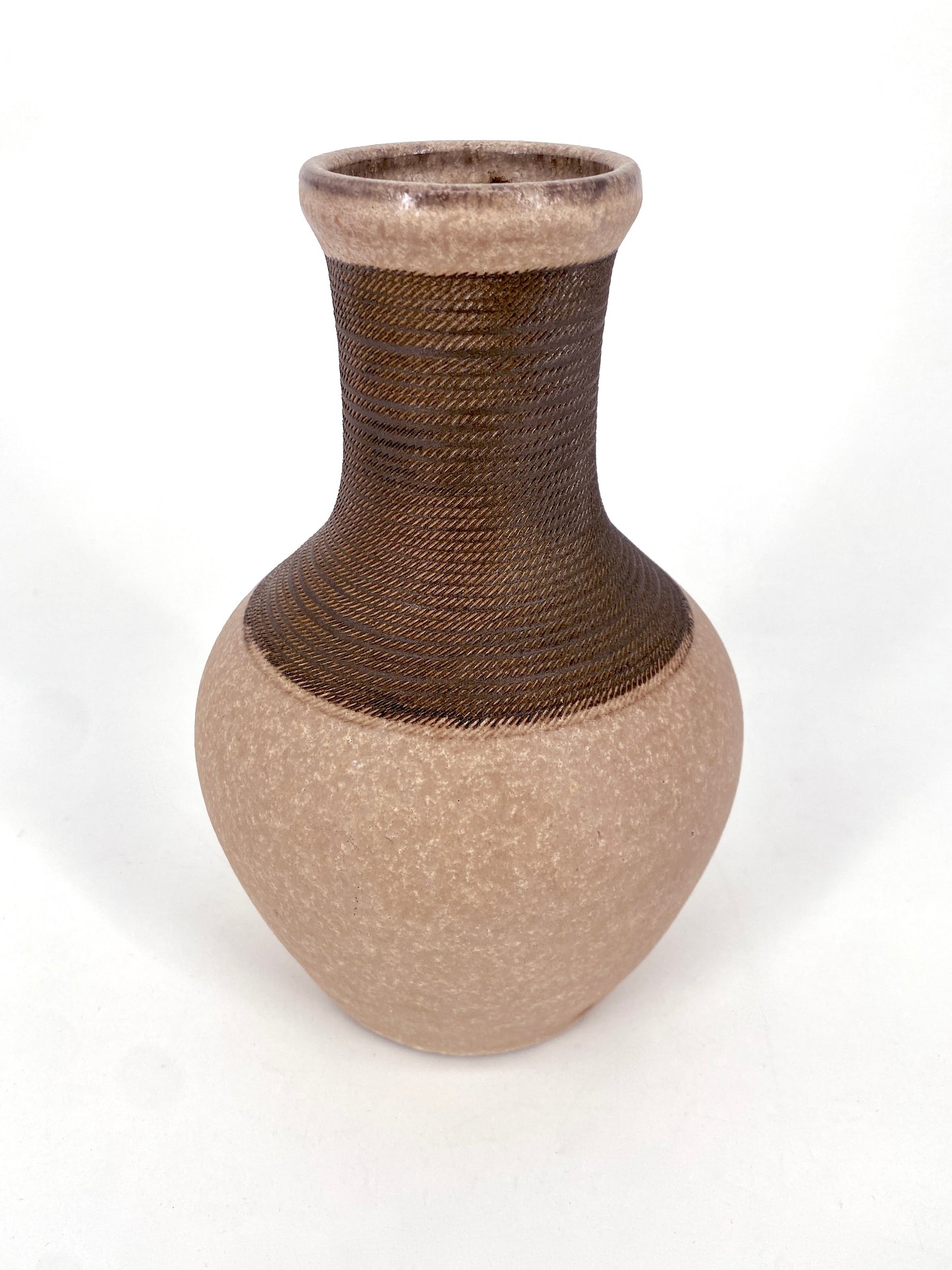 Handgedrehte Vase, Muster-Stempelverzierung am Hals