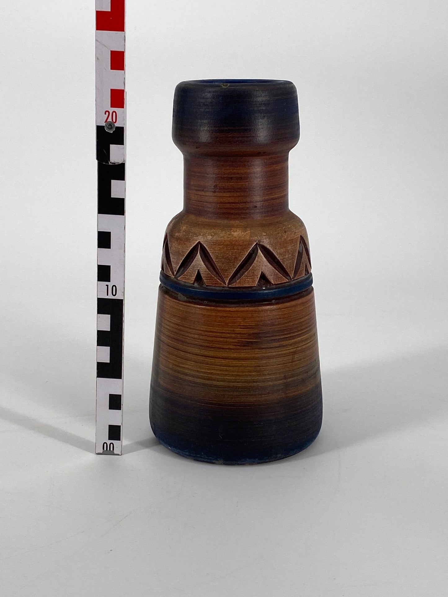Vintage Vase aus Keramik mit Relief und Farbverlauf, 60er