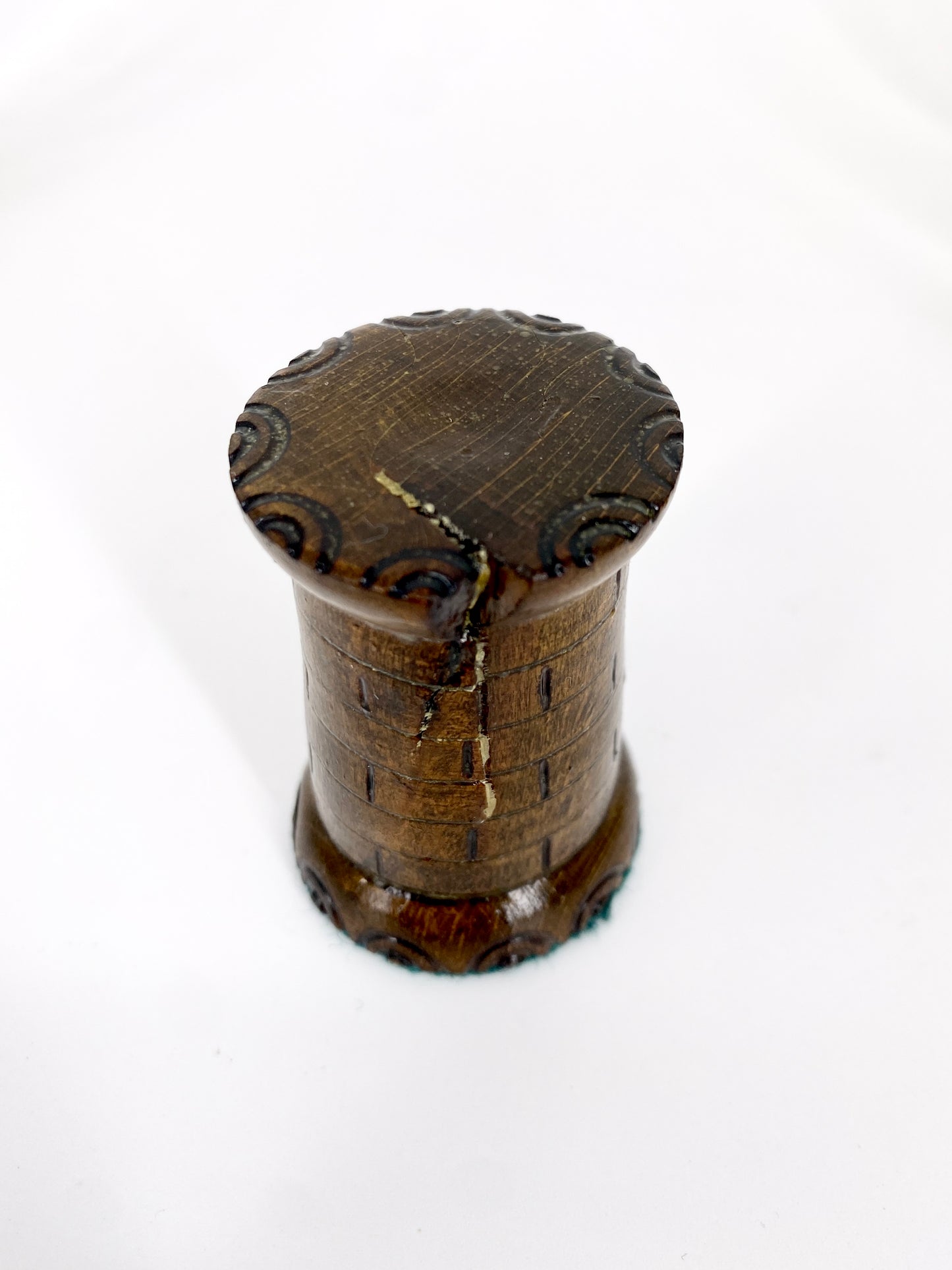 Schachset mit keltischer Ornamentierung, Schachbrett + Figuren. Holz