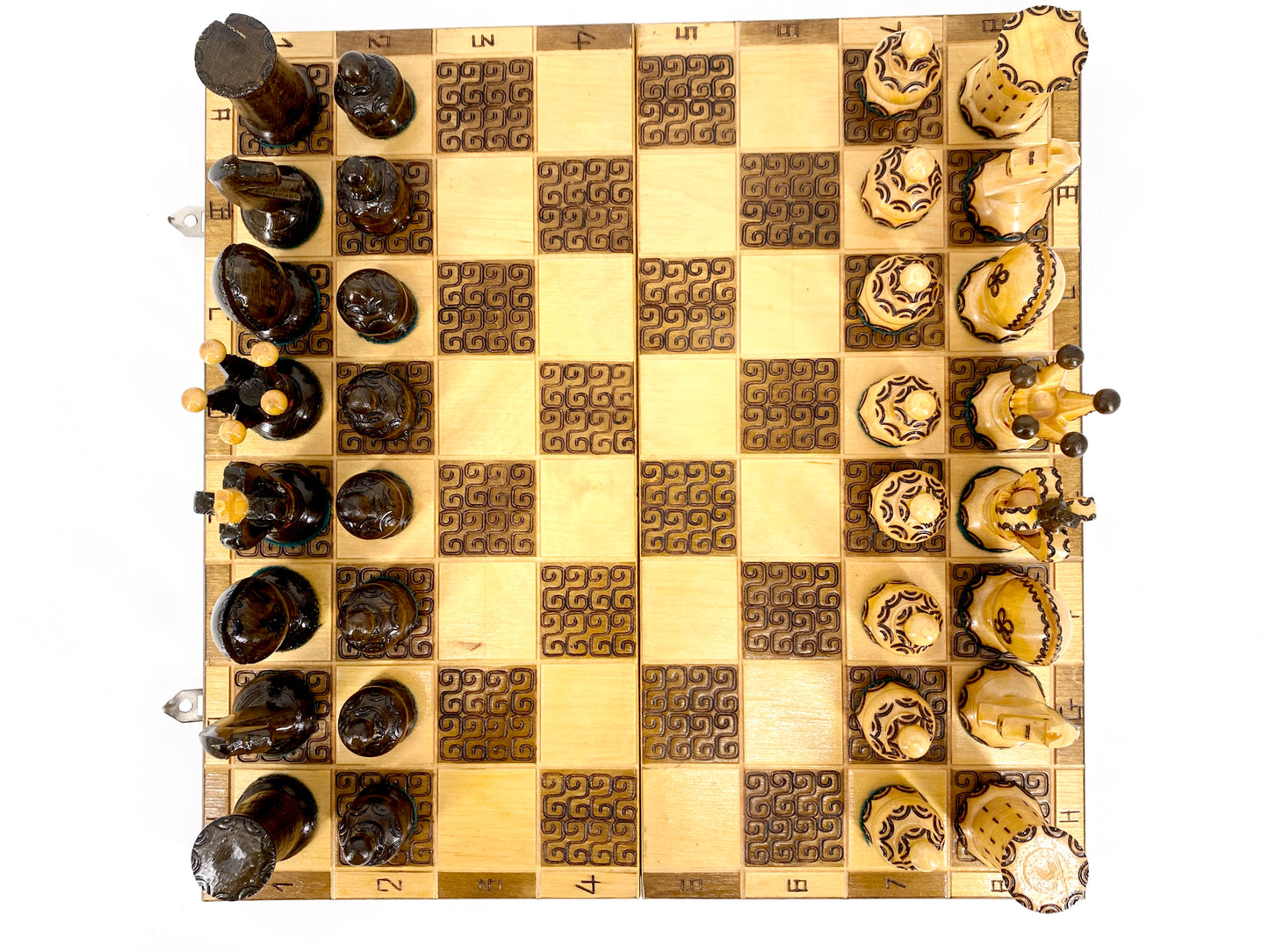 Schachset mit keltischer Ornamentierung, Schachbrett + Figuren. Holz